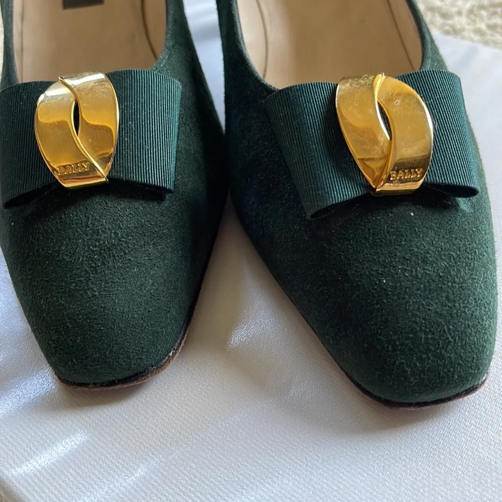 BALLY green suede heels with logo on front bow. - Picture 8 of 14